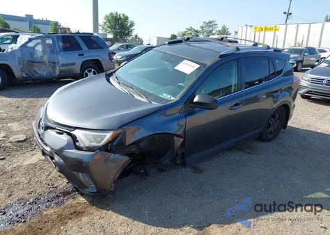 2016 Toyota Rav4 Le z USA, uszkodzony, nr VIN JTMBFREV7GD189846